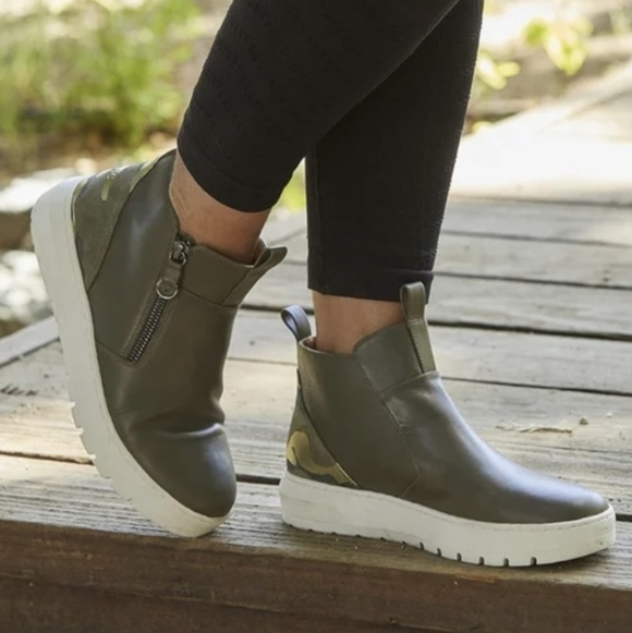 Vionic Shoes - Vionic Brinkely Ankle Bootie - Size 8